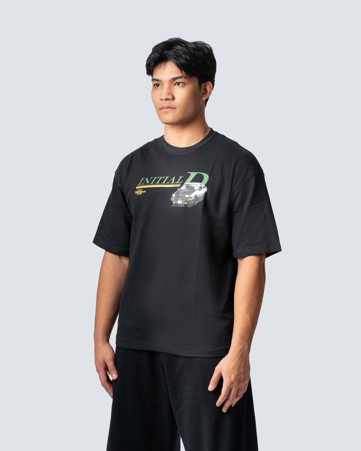 T-SHIRT / INITIAL-D TAKUMI FUJIWARA (BLACK)